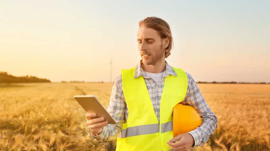 What are the 6 features that any field service app should have